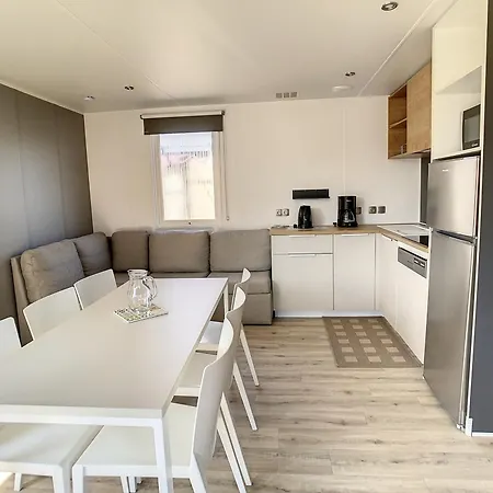 Hébergement de vacances Mobil-home 6 Pers, 3 Chambres, Piscine Chauffee, A 200m, Terrasse Couverte - Fr-1-361a-12 Jullouville