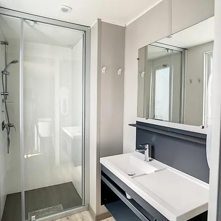 Hébergement de vacances Mobil-home 6 Pers, 3 Chambres, Piscine Chauffee, A 200m, Terrasse Couverte - Fr-1-361a-12 *