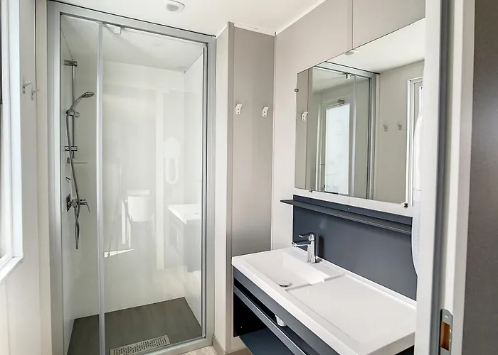 Casa vacanze Mobil-home 6 Pers, 3 Chambres, Piscine Chauffée, à 200m, Terrasse Couverte - Fr-1-361a-12 *